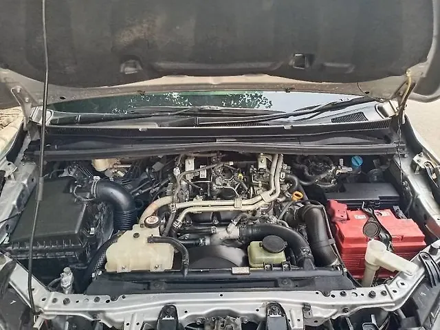 Used Toyota Innova Crysta [2016-2020] 2.4 G 8 STR [2016-2017] in Kanpur