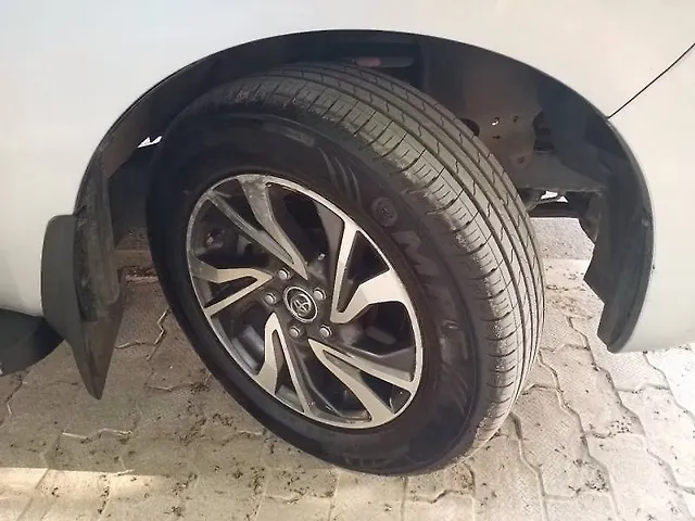 Used Toyota Innova Crysta [2016-2020] 2.4 G 8 STR [2016-2017] in Kanpur