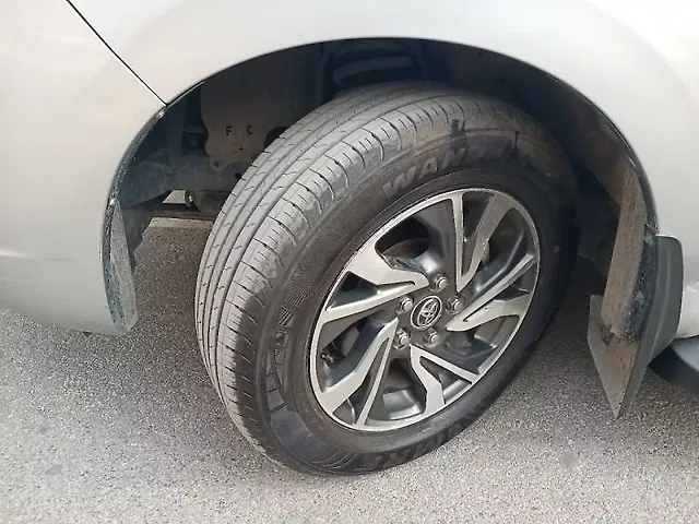 Used Toyota Innova Crysta [2016-2020] 2.4 G 8 STR [2016-2017] in Kanpur