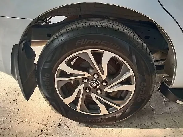 Used Toyota Innova Crysta [2016-2020] 2.4 G 8 STR [2016-2017] in Kanpur