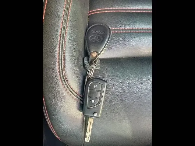 Used Toyota Innova Crysta [2016-2020] 2.4 G 8 STR [2016-2017] in Kanpur