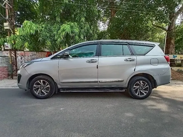 Used Toyota Innova Crysta [2016-2020] 2.4 G 8 STR [2016-2017] in Kanpur