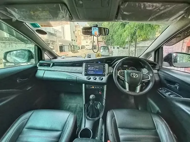 Used Toyota Innova Crysta [2016-2020] 2.4 G 8 STR [2016-2017] in Kanpur