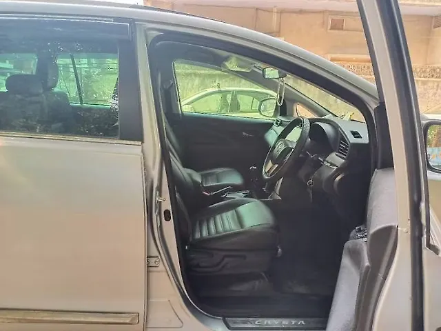Used Toyota Innova Crysta [2016-2020] 2.4 G 8 STR [2016-2017] in Kanpur