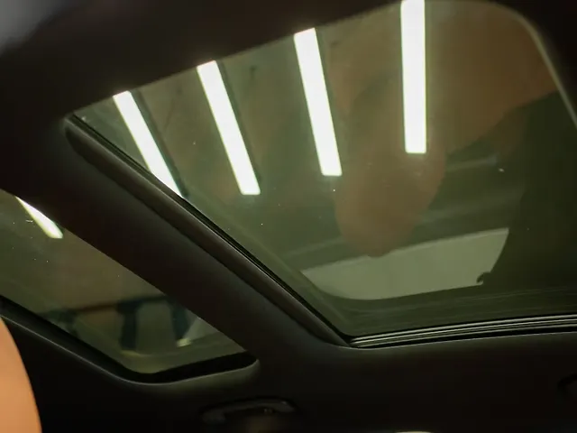 Used Mercedes-Benz C-Class [2022-2024] C 200 [2022-2023] in Delhi