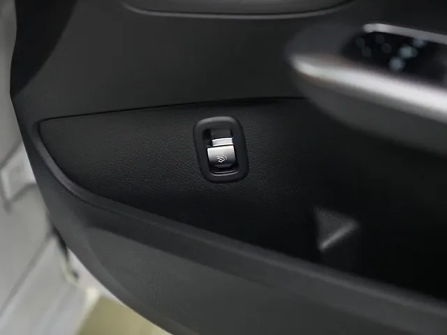 Used Mercedes-Benz C-Class C 200 in Delhi