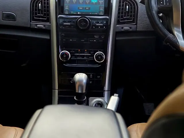 Used Mahindra XUV500 W9 [2018-2020] in Delhi