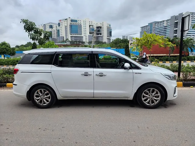 Second Hand 2020 Kia Carnival Limousine Plus STR for sale at Rs