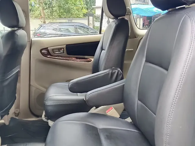 Used Toyota Innova [2005-2009] 2.5 V 7 STR in Mumbai