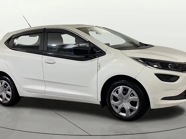 Used 2024 Tata Altroz in Delhi