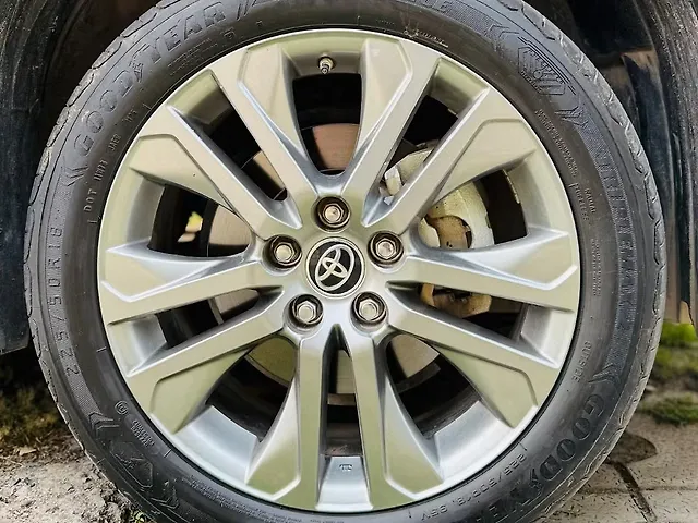 Used Toyota Innova Hycross ZX (O) Hybrid (Electric + Petrol) Automatic (e-CVT) 7 STR in Meerut