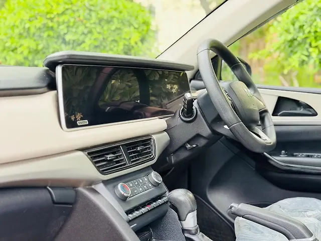 Used Mahindra Old Generation XUV700 AX 5 Diesel AT 7 STR [2021] in Meerut