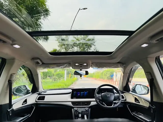 Used Mahindra Old Generation XUV700 AX 5 Diesel AT 7 STR [2021] in Meerut