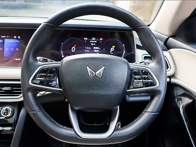 Used Mahindra XUV700 AX7 2WD Petrol 2.0L Turbo Automatic 7 STR in Delhi