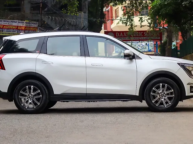 Used Mahindra XUV700 AX 7 Petrol MT 7 STR [2021] in Delhi