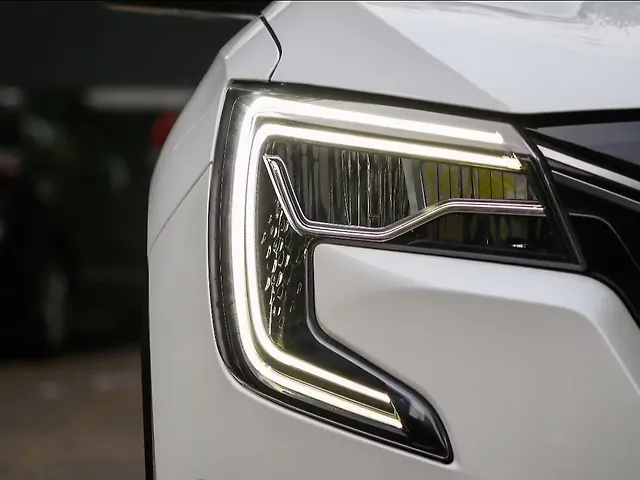 Used Mahindra XUV700 AX 7 Petrol MT 7 STR [2021] in Delhi