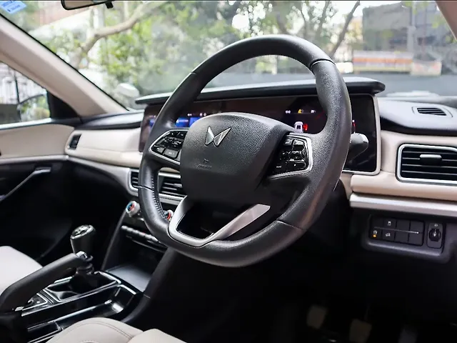 Used Mahindra XUV700 AX 7 Petrol MT 7 STR [2021] in Delhi