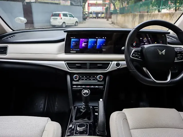 Used Mahindra XUV700 AX 7 Petrol MT 7 STR [2021] in Delhi