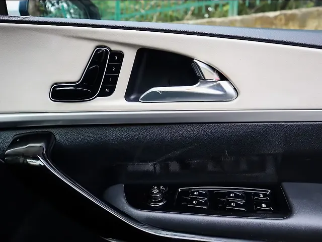 Used Mahindra XUV700 AX 7 Petrol MT 7 STR [2021] in Delhi