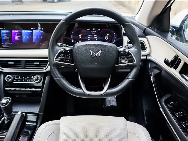 Used Mahindra XUV700 AX 7 Petrol MT 7 STR [2021] in Delhi