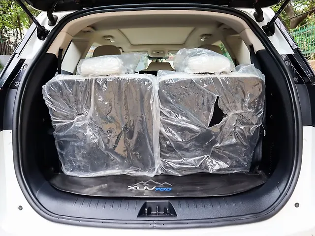 Used Mahindra XUV700 AX 7 Petrol MT 7 STR [2021] in Delhi