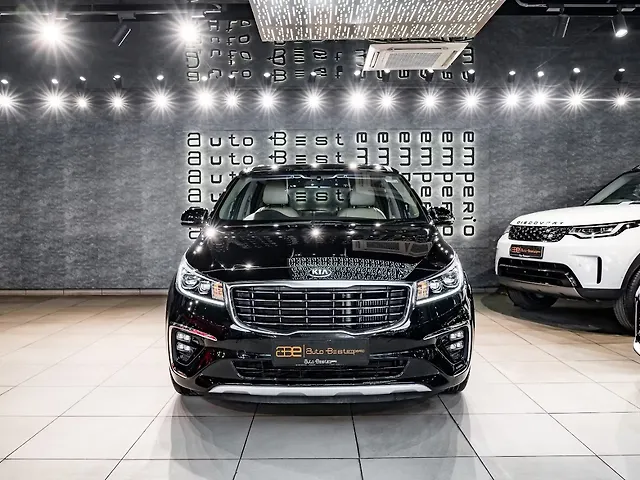 Used 2020 Kia Carnival in Delhi