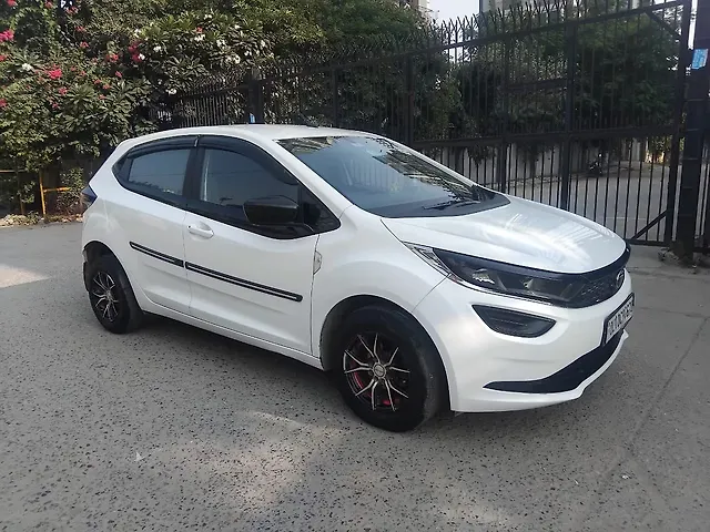 Used 2021 Tata Altroz in Delhi