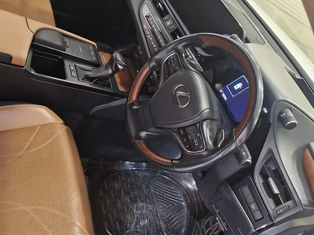 Used Lexus Old Generation ES 2018 300h Luxury in Meerut Used Lexus Old Generation ES 2018 300h Luxury in Meerut