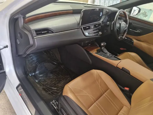 Used Lexus Old Generation ES 2018 300h Luxury in Meerut Used Lexus Old Generation ES 2018 300h Luxury in Meerut