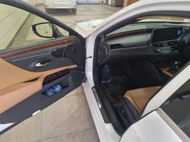 Used Lexus Old Generation ES 2018 300h Luxury in Meerut Used Lexus Old Generation ES 2018 300h Luxury in Meerut