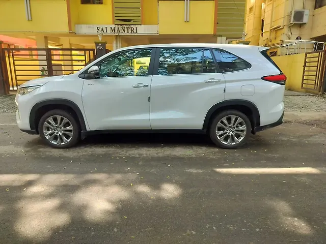 Used Toyota Innova Hycross ZX (O) Hybrid (Electric + Petrol) Automatic (e-CVT) 7 STR in Chennai