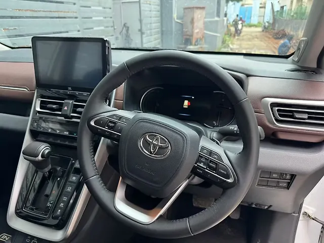 Used Toyota Innova Hycross ZX (O) Hybrid (Electric + Petrol) Automatic (e-CVT) 7 STR in Chennai