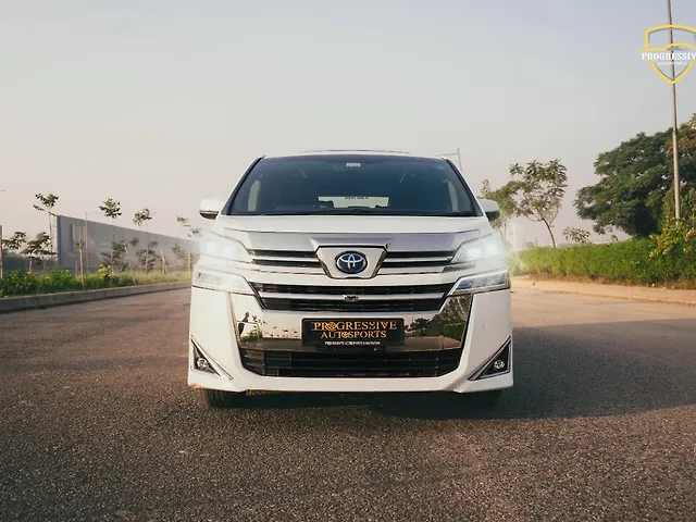 Used 2022 Toyota Vellfire in Delhi