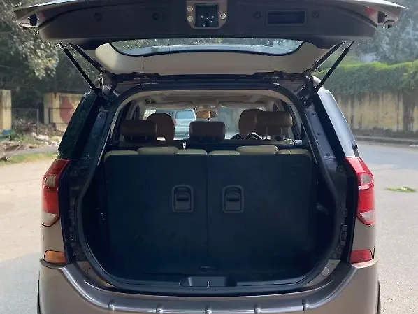 Used Mahindra XUV500 W11 in Delhi