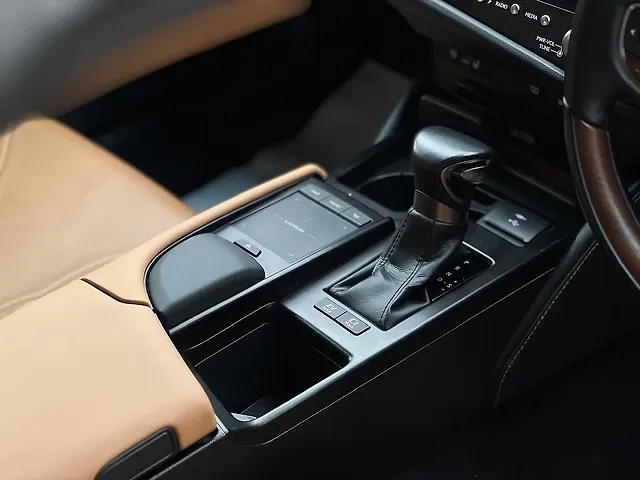 Used Lexus Old Generation ES 2018 300h Luxury in Thrissur