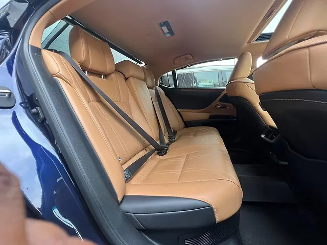 Used Lexus Old Generation ES 2018 300h Luxury in Thrissur