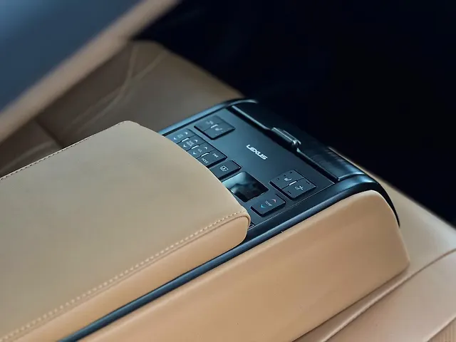 Used Lexus Old Generation ES 2018 300h Luxury in Thrissur