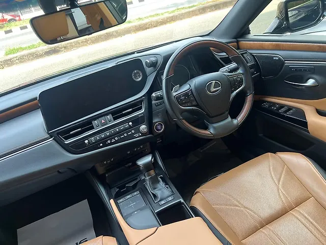 Used Lexus Old Generation ES 2018 300h Luxury in Thrissur