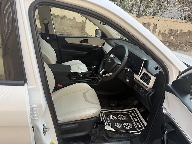 Used Mahindra Old Generation XUV700 AX 5 Petrol MT 7 STR [2021] in Delhi