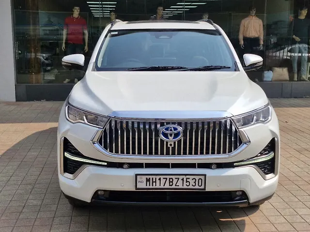Used 2025 Toyota Innova Hycross in Mumbai