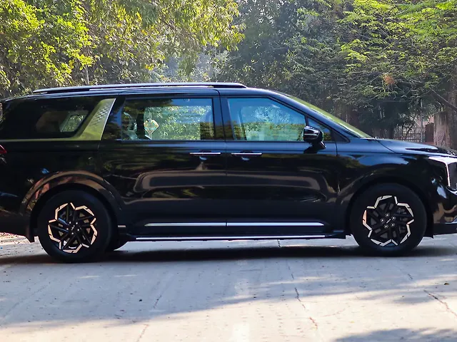 Used 2025 Kia Carnival in Delhi Used 2025 Kia Carnival in Delhi