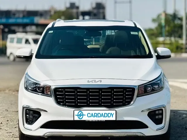 Used 2022 Kia Carnival in Surat