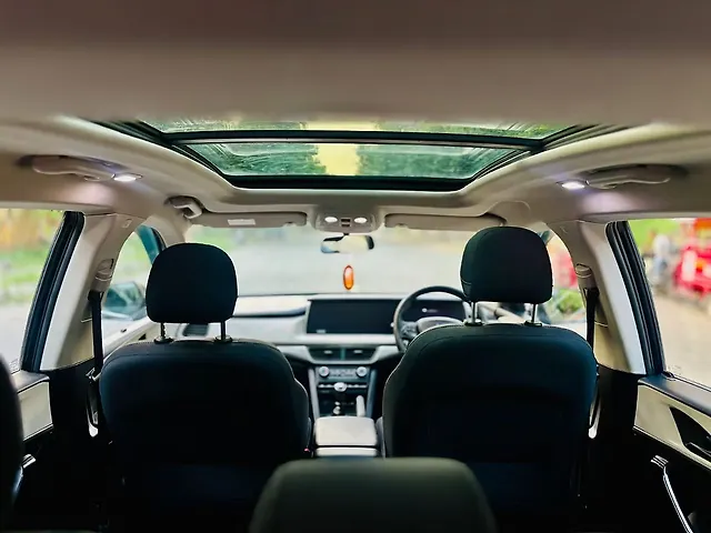 Used Mahindra Old Generation XUV700 AX 5 Petrol MT 5 STR [2021] in Delhi