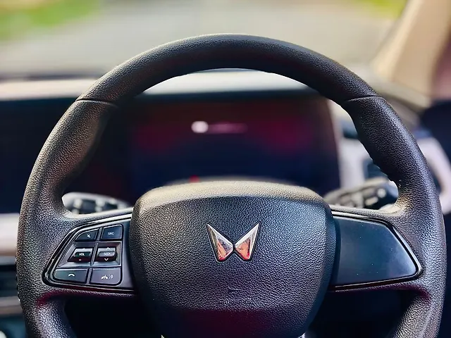 Used Mahindra Old Generation XUV700 AX 5 Petrol MT 5 STR [2021] in Delhi