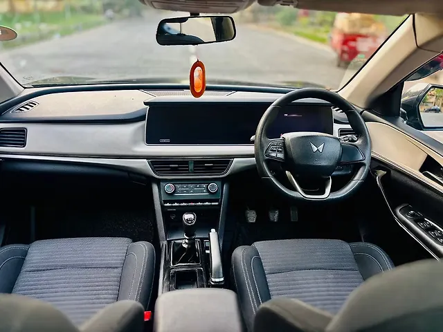 Used Mahindra Old Generation XUV700 AX 5 Petrol MT 5 STR [2021] in Delhi