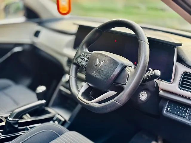 Used Mahindra Old Generation XUV700 AX 5 Petrol MT 5 STR [2021] in Delhi