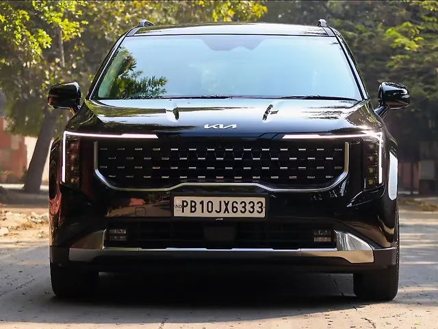 Used 2025 Kia Carnival in Delhi