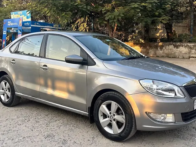 Used Skoda Rapid Ambition 1.5 TDI AT in Chandigarh