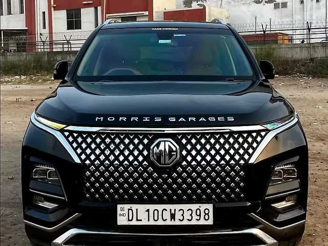 Used 2023 MG Hector Plus in Delhi