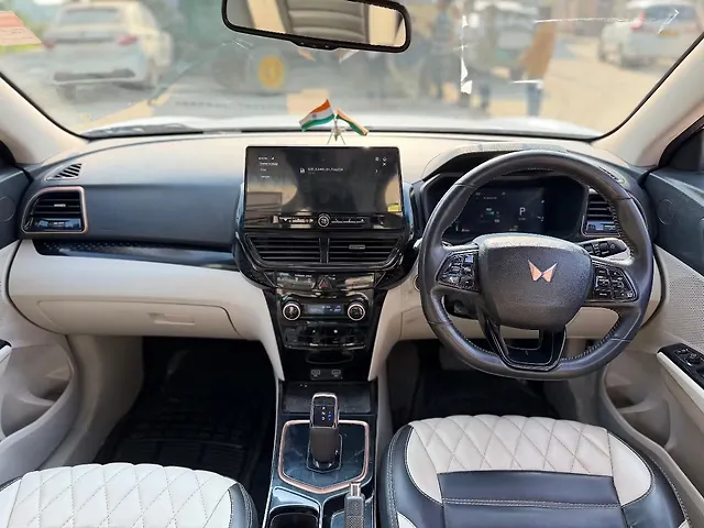 Used Mahindra XUV400 EL 39.4 KWH in Delhi